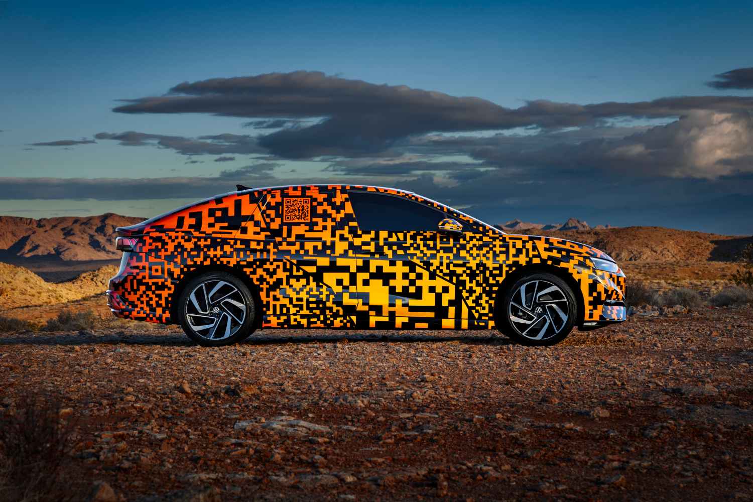Para já apresentado sob forte camuflagem, o futuro ID.7 prepara-se para ser o mais recente elemento da nova família 100% elétrica da Volkswagen 