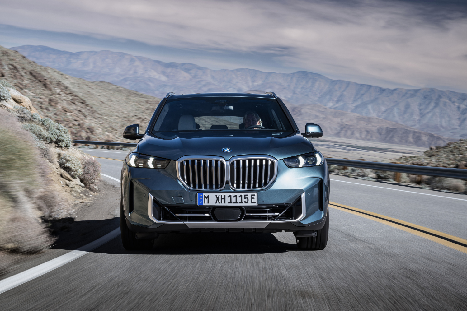 A atualização agora desvendada, tanto do BMW X5, como do X6, traz como principal novidade o reforço da eletrificação nos motores 
