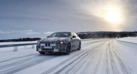 BMW revela imagens dos testes do i5 na neve e no gelo