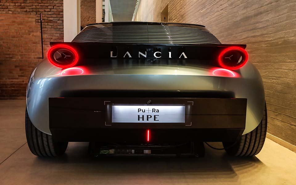 O concept PU+RA é a antevisão daquelas que serão as linhas dos futuros elétricos que marcarão o regresso da Lancia, agora como marca premium