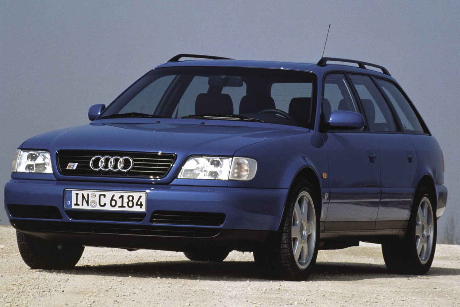 O Audi S6 Plus de 1996, aqui na variante Avant, foi a primeira criação da quattro GmbH, com base num modelo da marca dos quatro anéis 