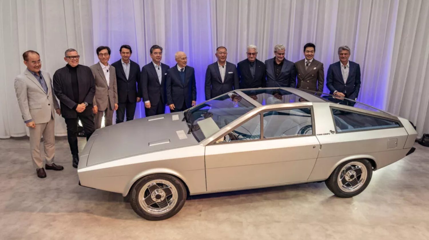 Os vários responsáveis que participaram no projecto de renascimento do Hyundai Pony Coupé Concept