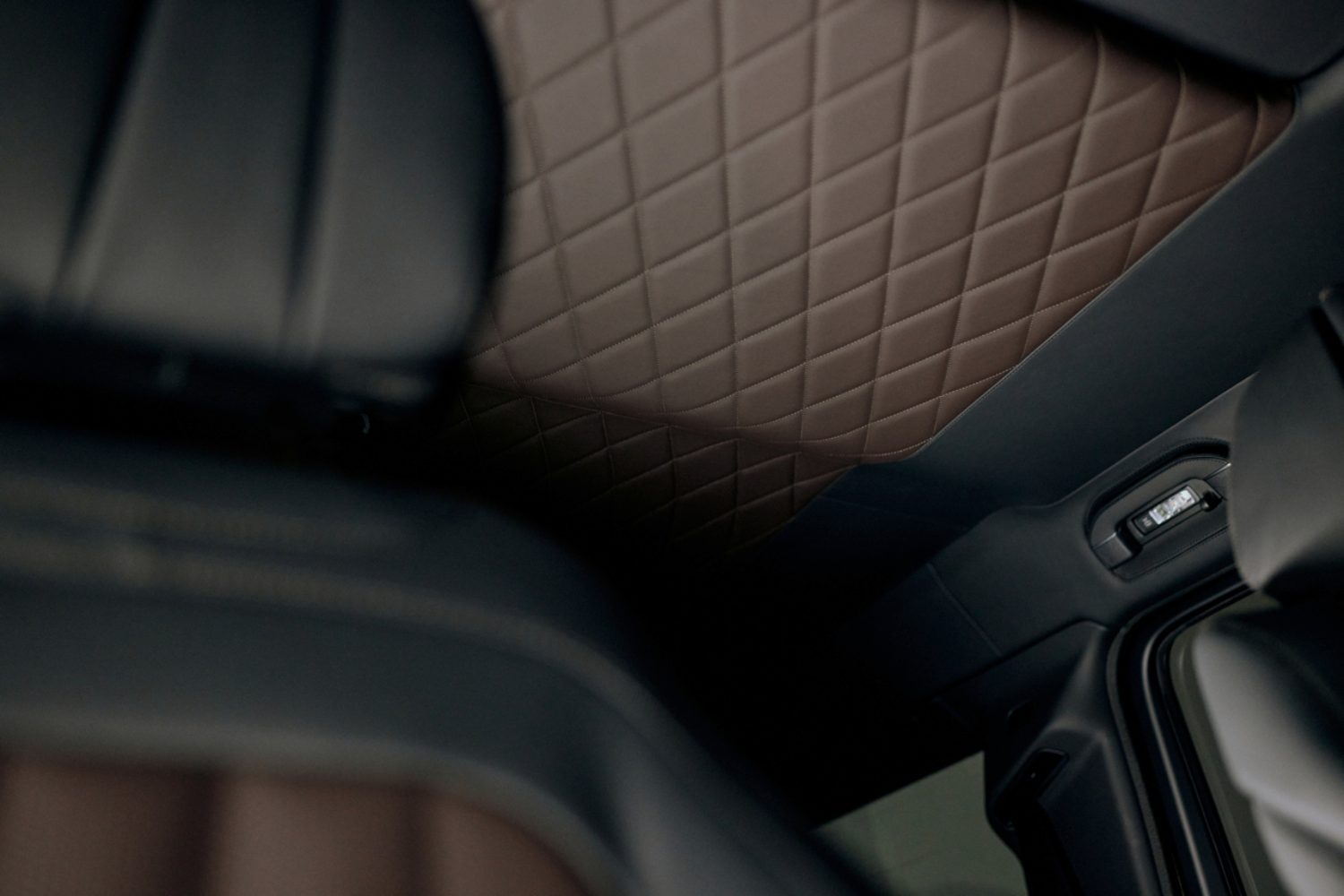 O Mercedes-Benz G 500 V8 'Final Edition' eleva a patamar do luxo, também no habitáculo