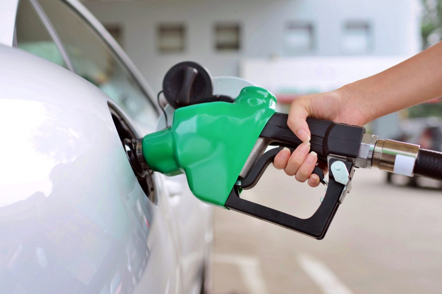 Enquanto o gasóleo começa semana com preço a descer, a gasolina fica mais cara