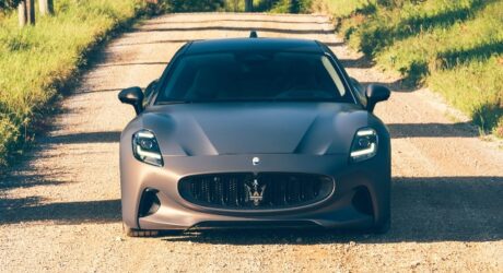 Levante e Quattroporte a travar. Maserati estreia GranTurismo e Grecale EV na Europa