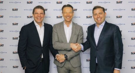 Stellantis vai fornecer 250 mil veículos à Sixt