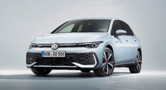 No adeus à combustão. Volkswagen Golf ganha potência, autonomia EV… e ChatGPT